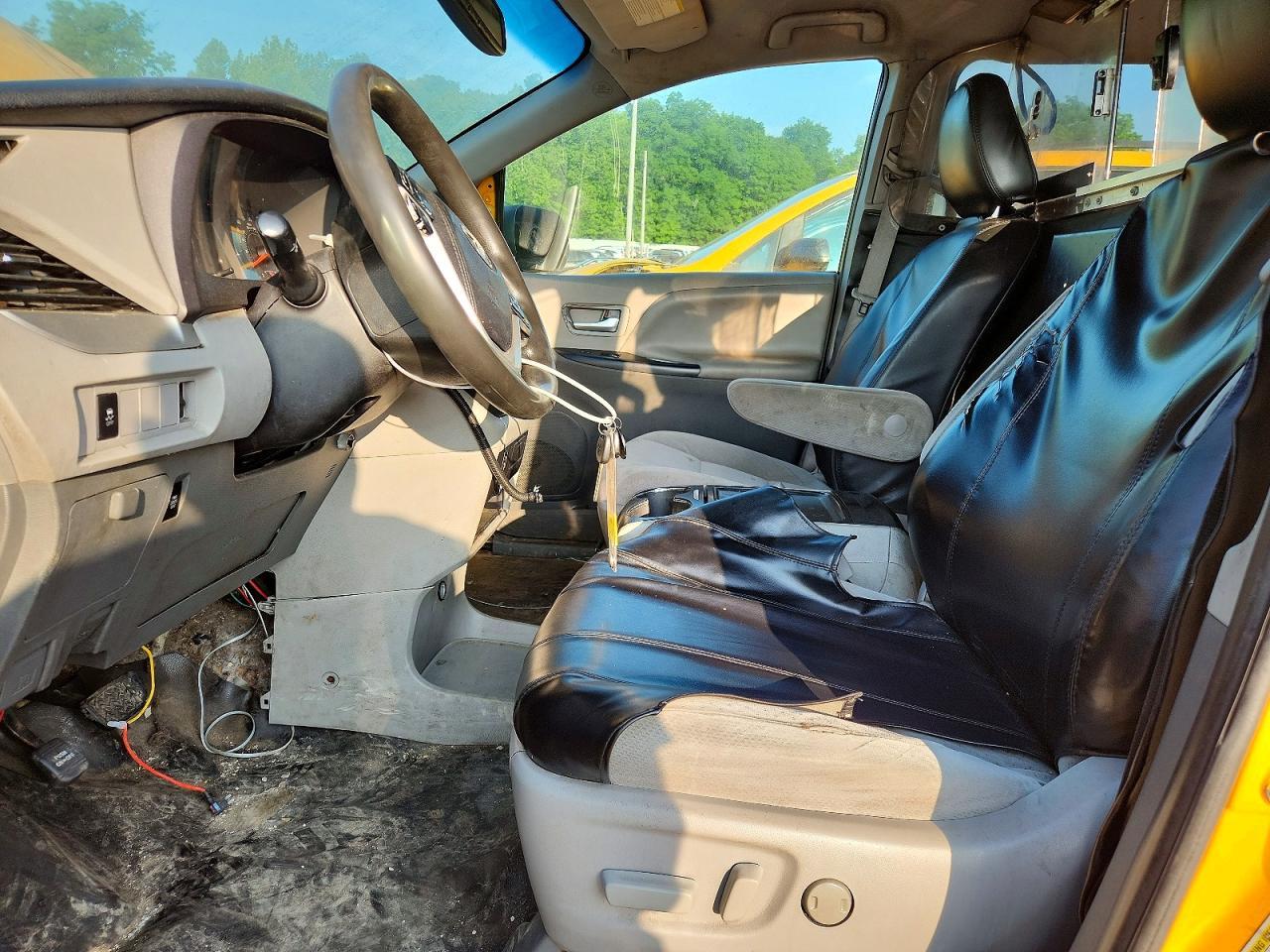 2017 Toyota Sienna Le Mobility - Image 7