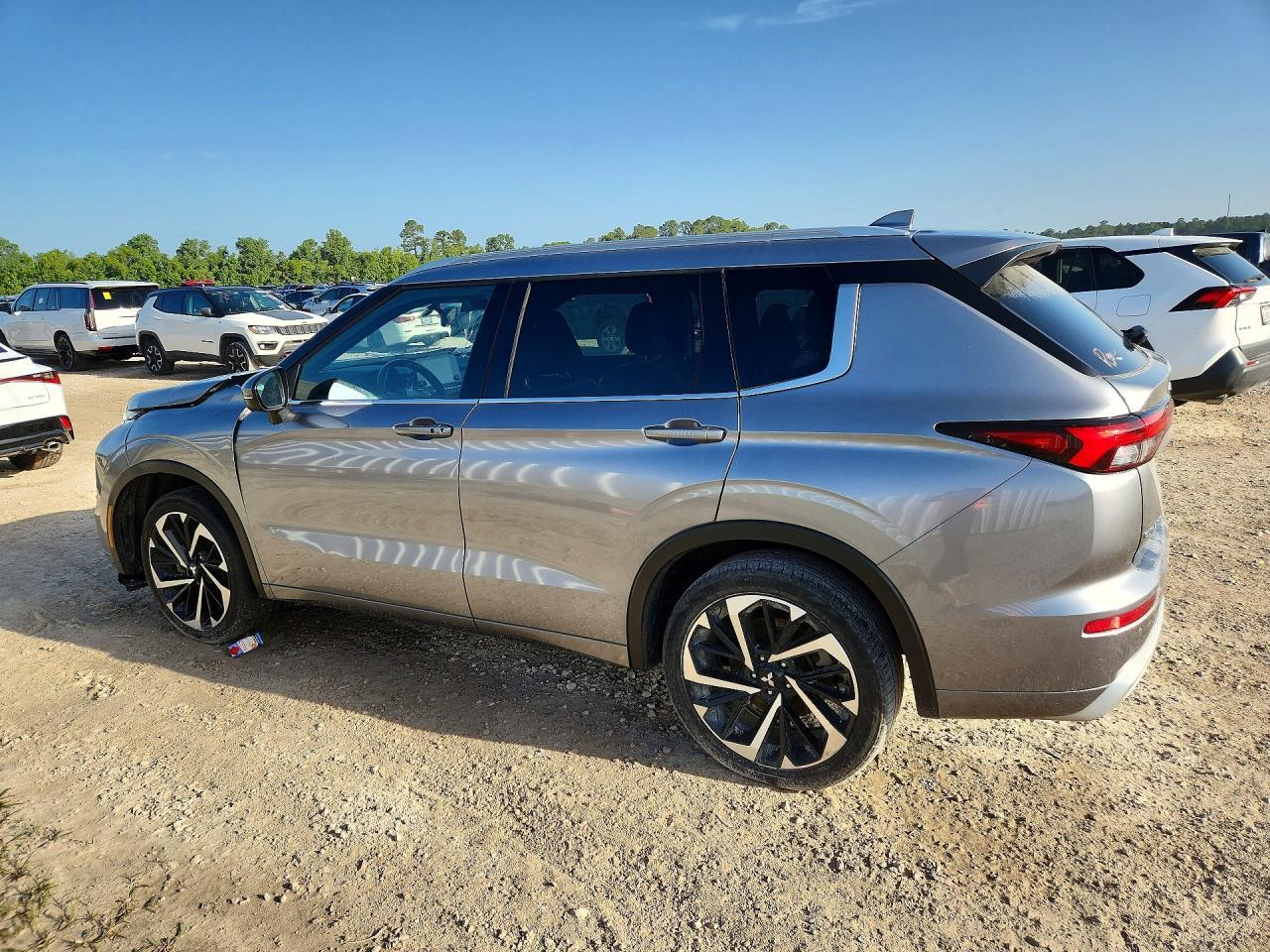 2022 Mitsubishi Outlander Sel - Image 2