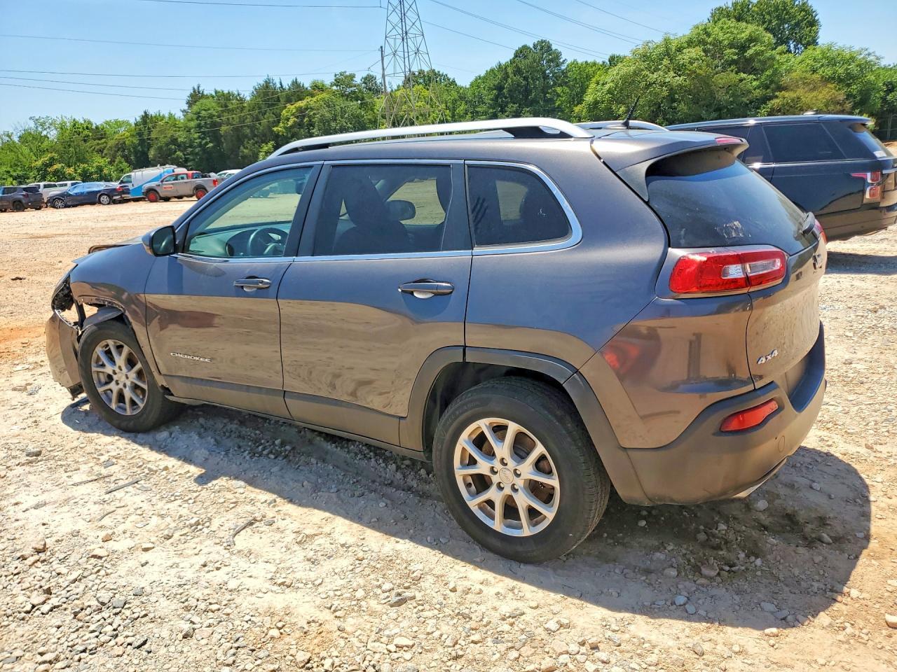 2015 Jeep Cherokee Latitude - Image 2