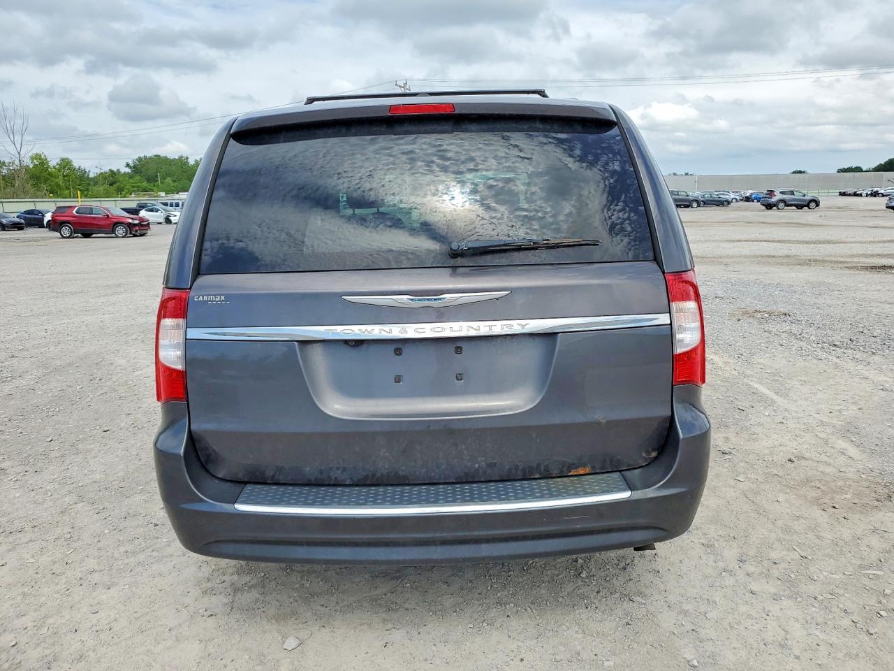 2016 Chrysler Town & Country Touring - Image 6
