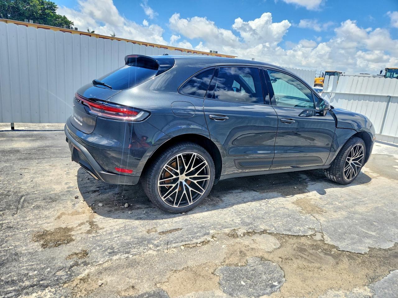 2026 Porsche Macan Base - Фото 3