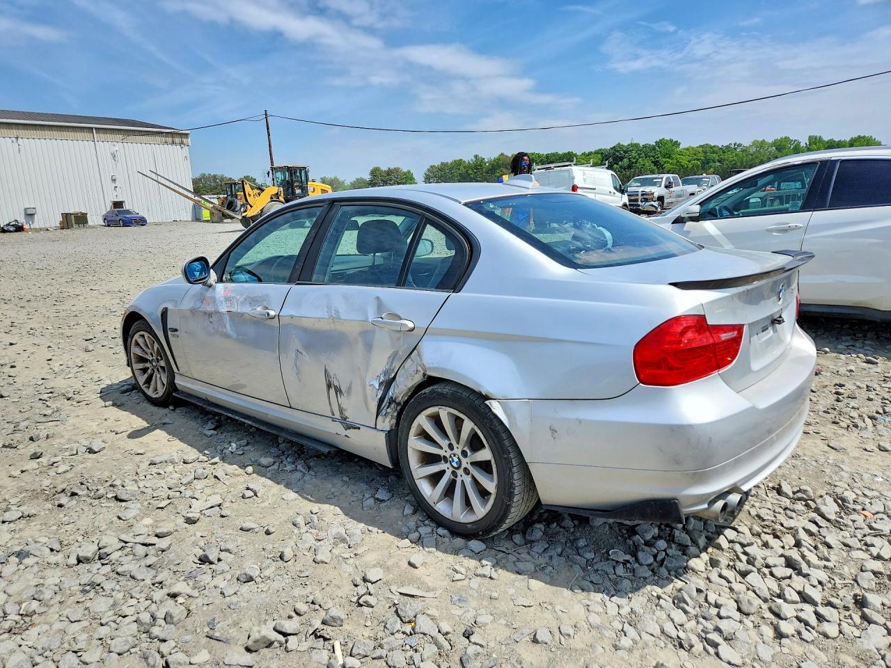2011 BMW 328 Xi Sulev - Image 2