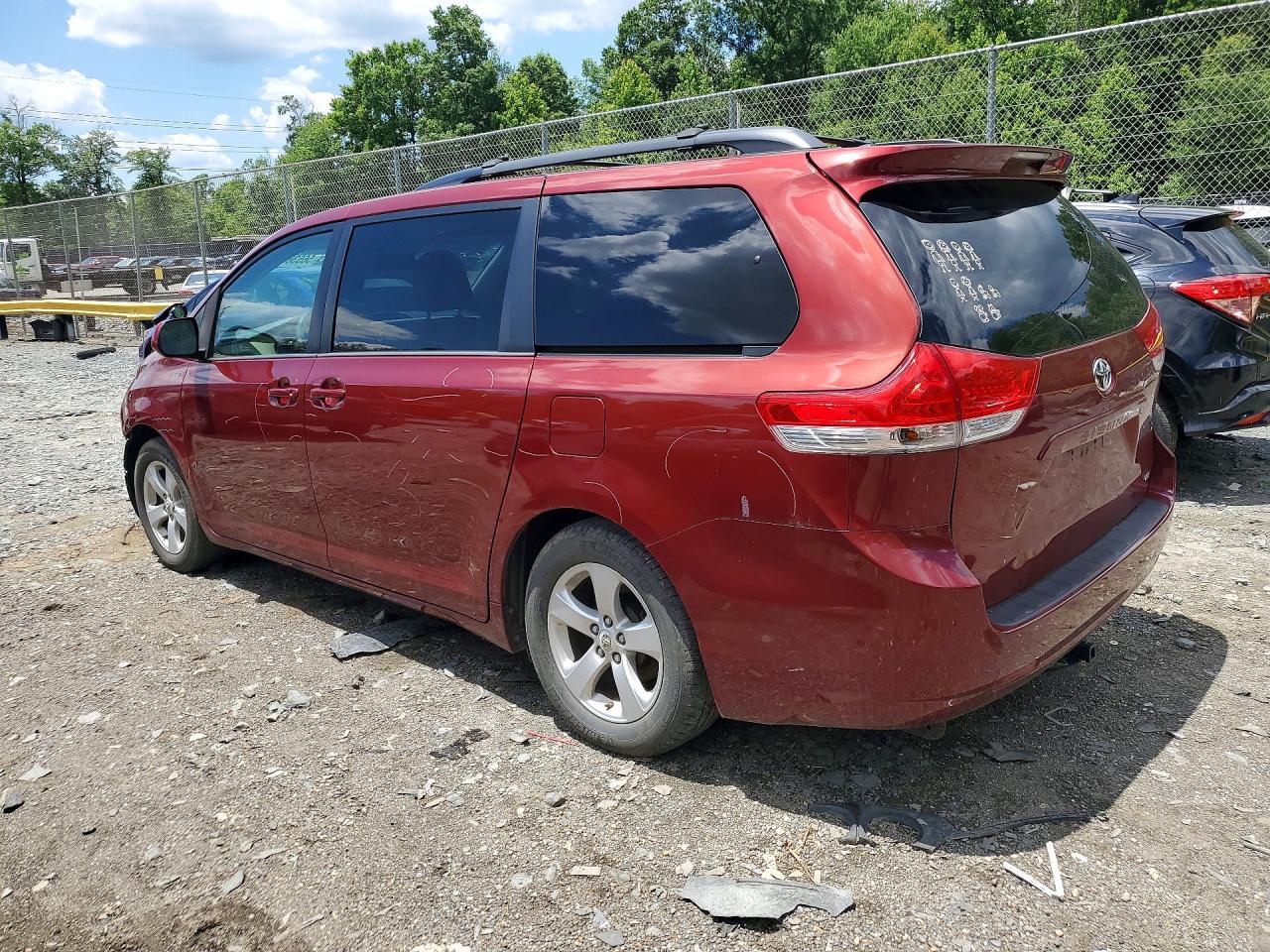 2012 Toyota Sienna Le - Image 2