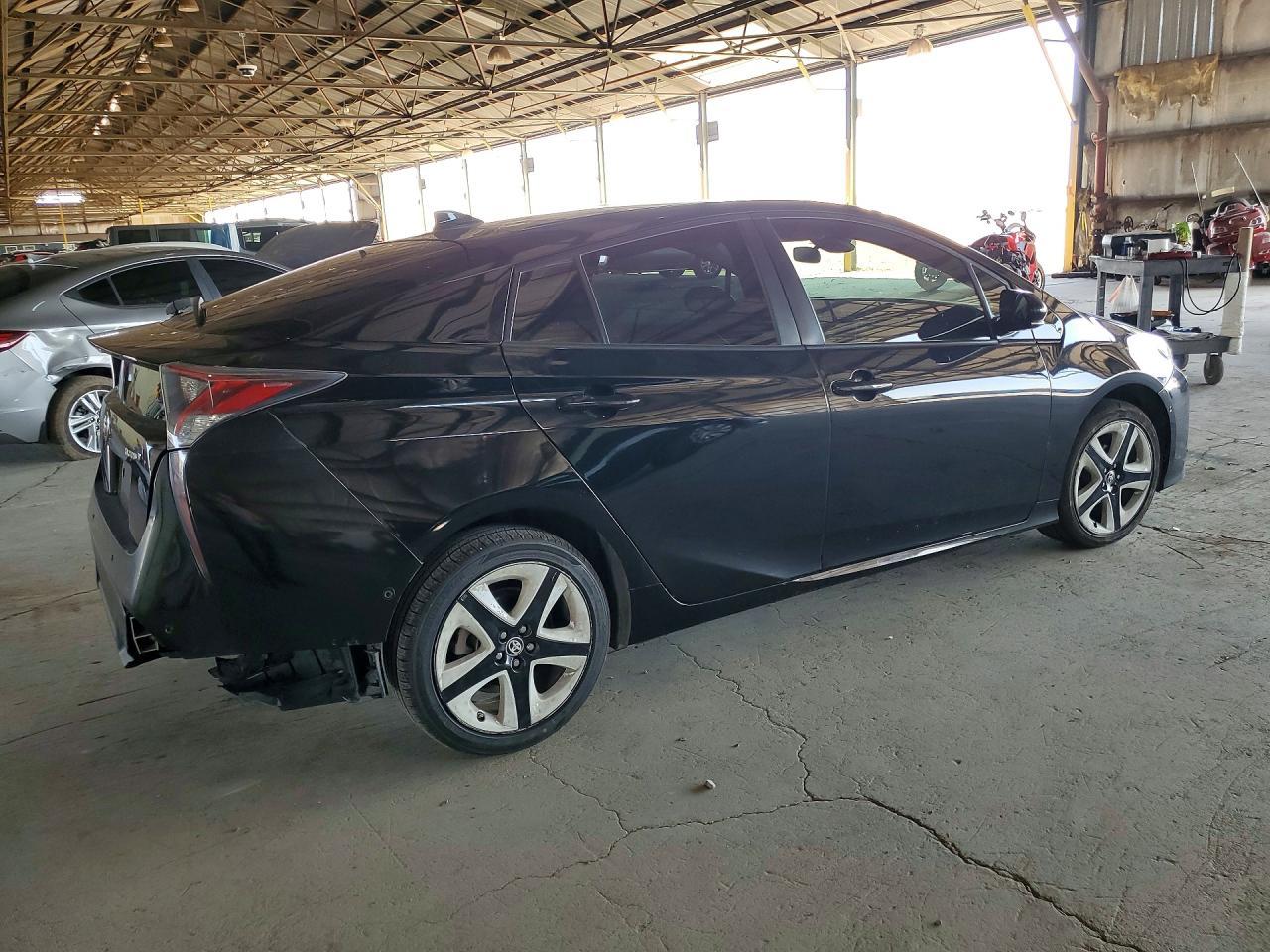 2017 Toyota Prius Three Touring - Фото 3