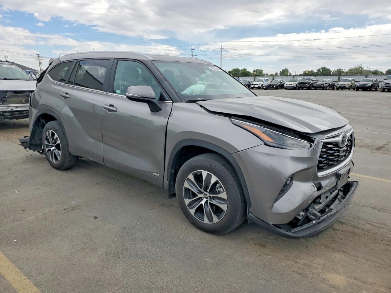 2025 Toyota Highlander Hybrid Xle - Image 4