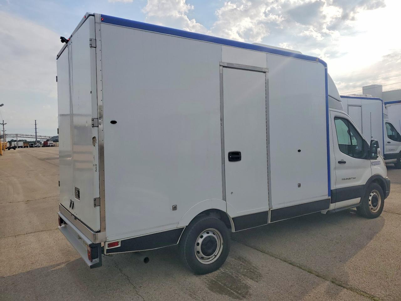 2020 Ford Transit Delivery Truck - Image 3