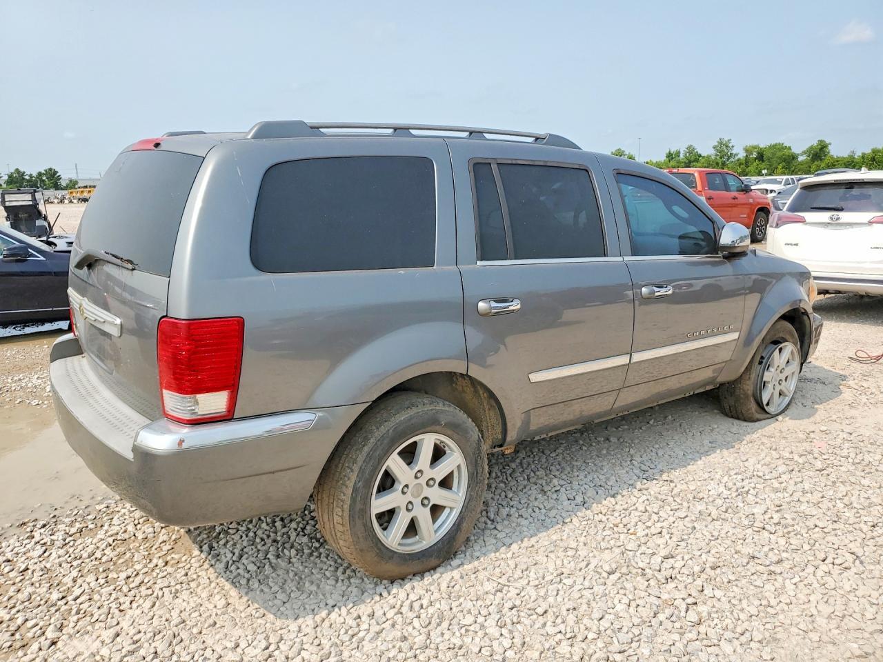 2007 Chrysler Aspen Limited - Image 3