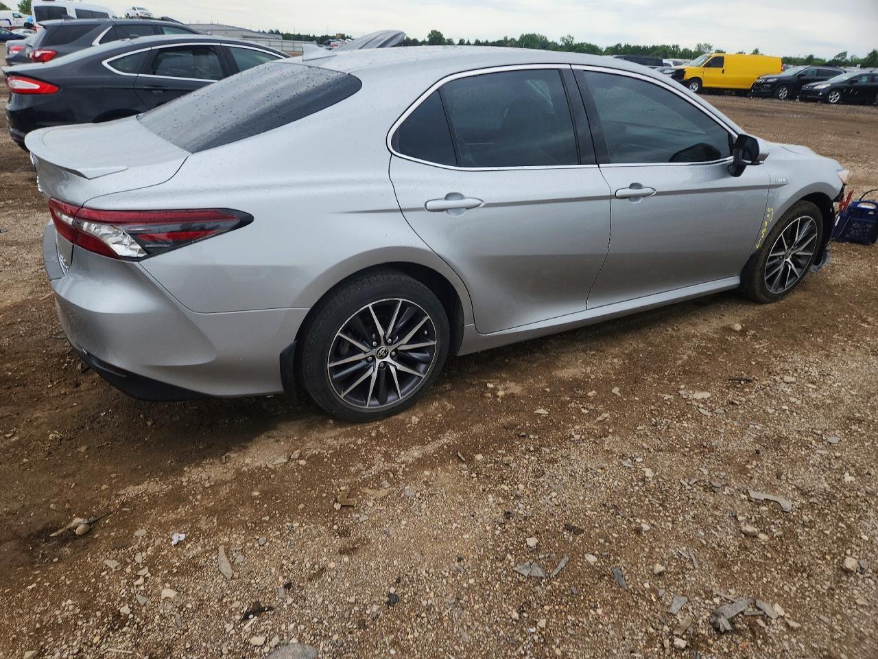 2021 Toyota Camry Xle - Фото 3