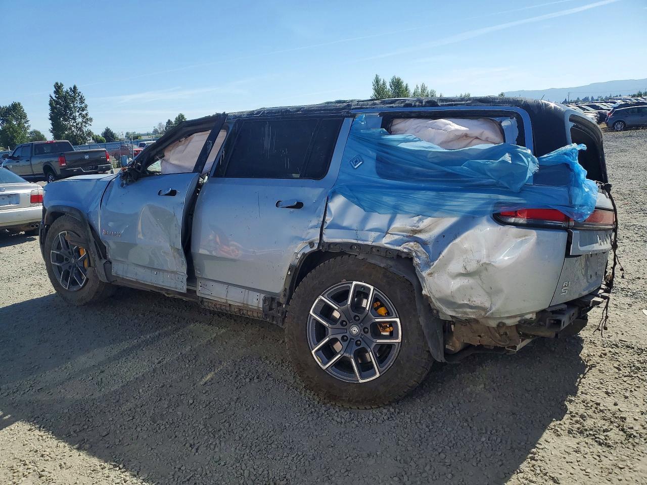 2023 Rivian R1S Adventure - Фото 2