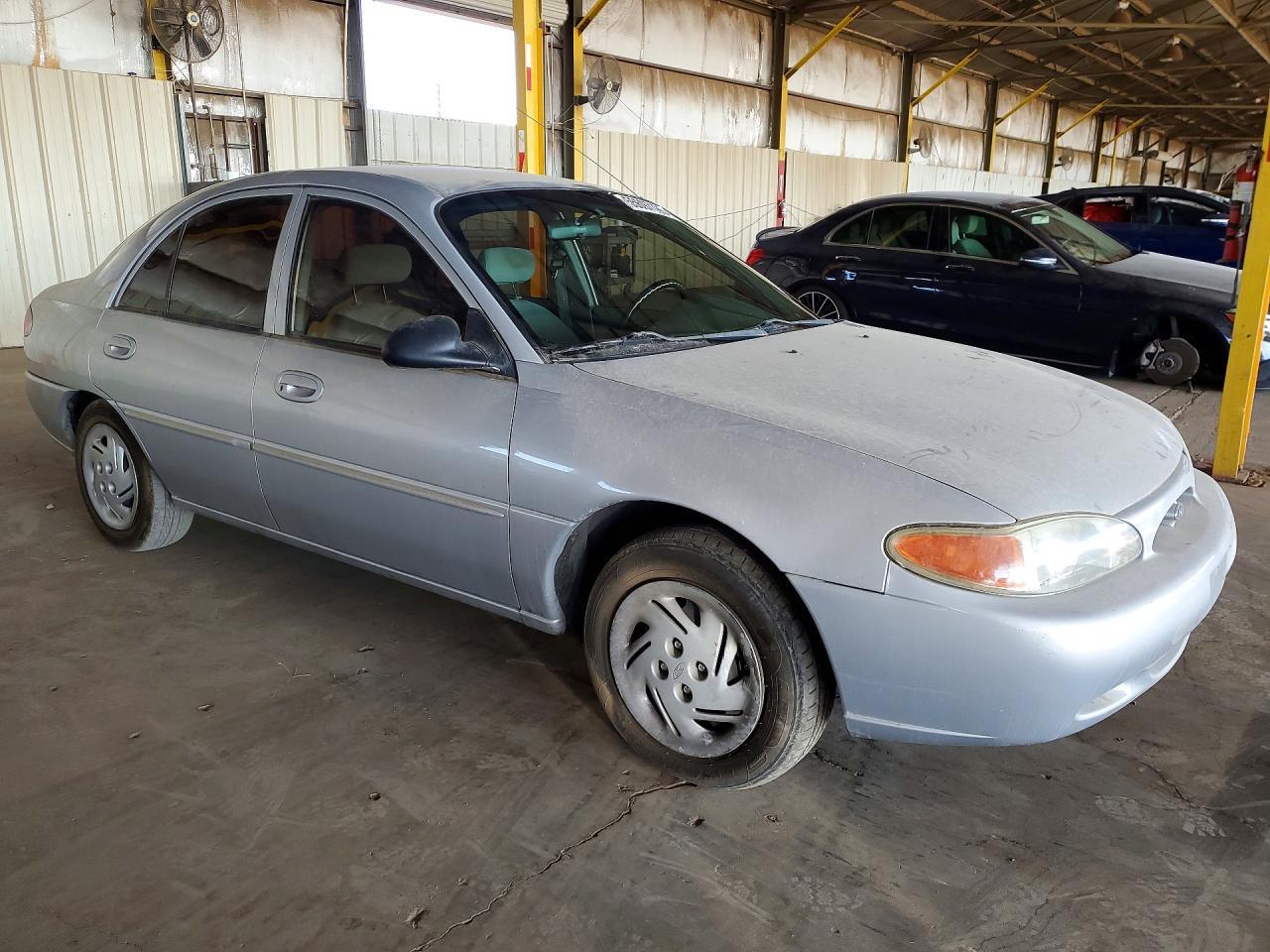 2002 Ford Escort - Фото 4