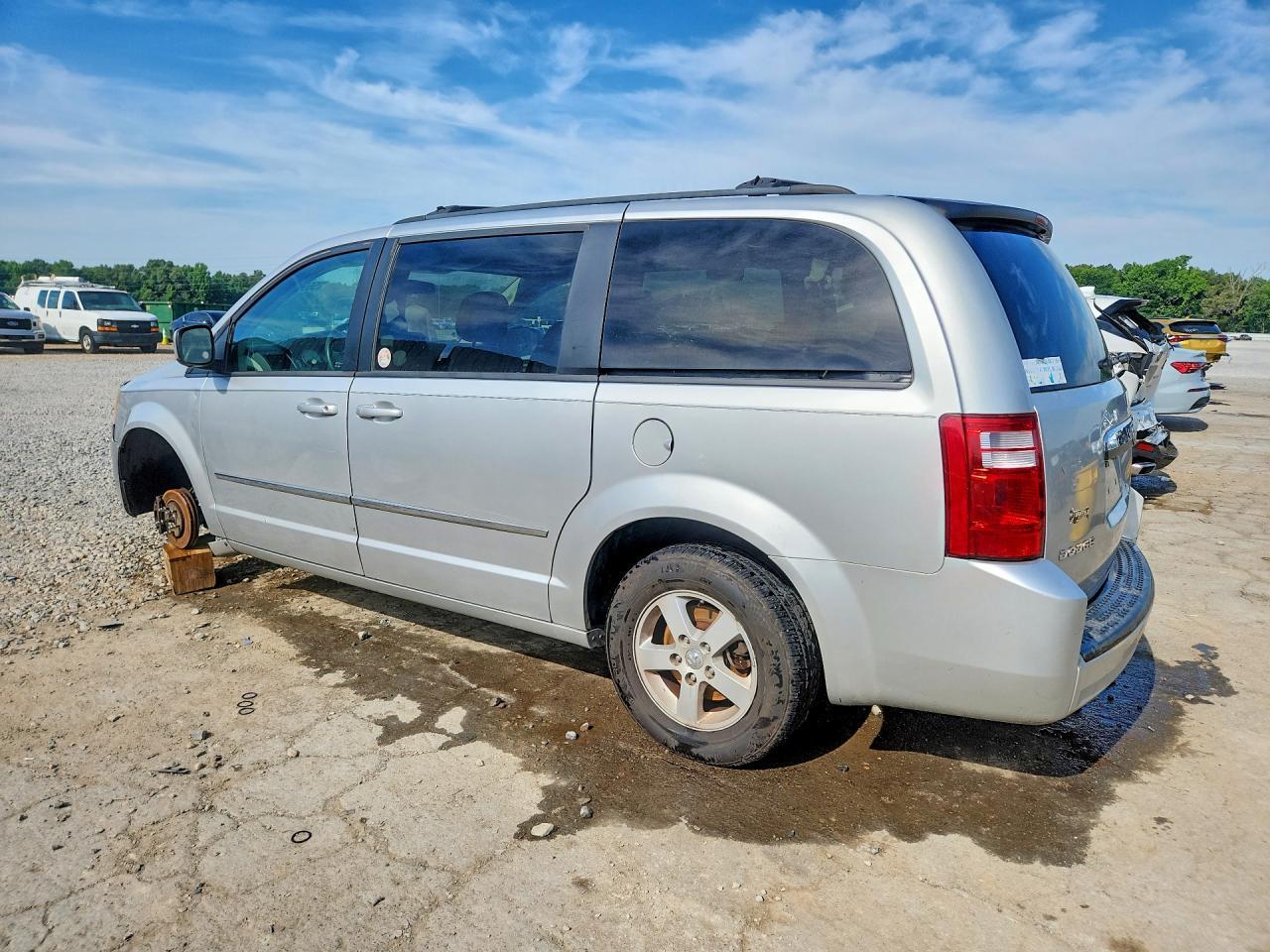 2010 Dodge Grand Caravan Sxt - Image 2