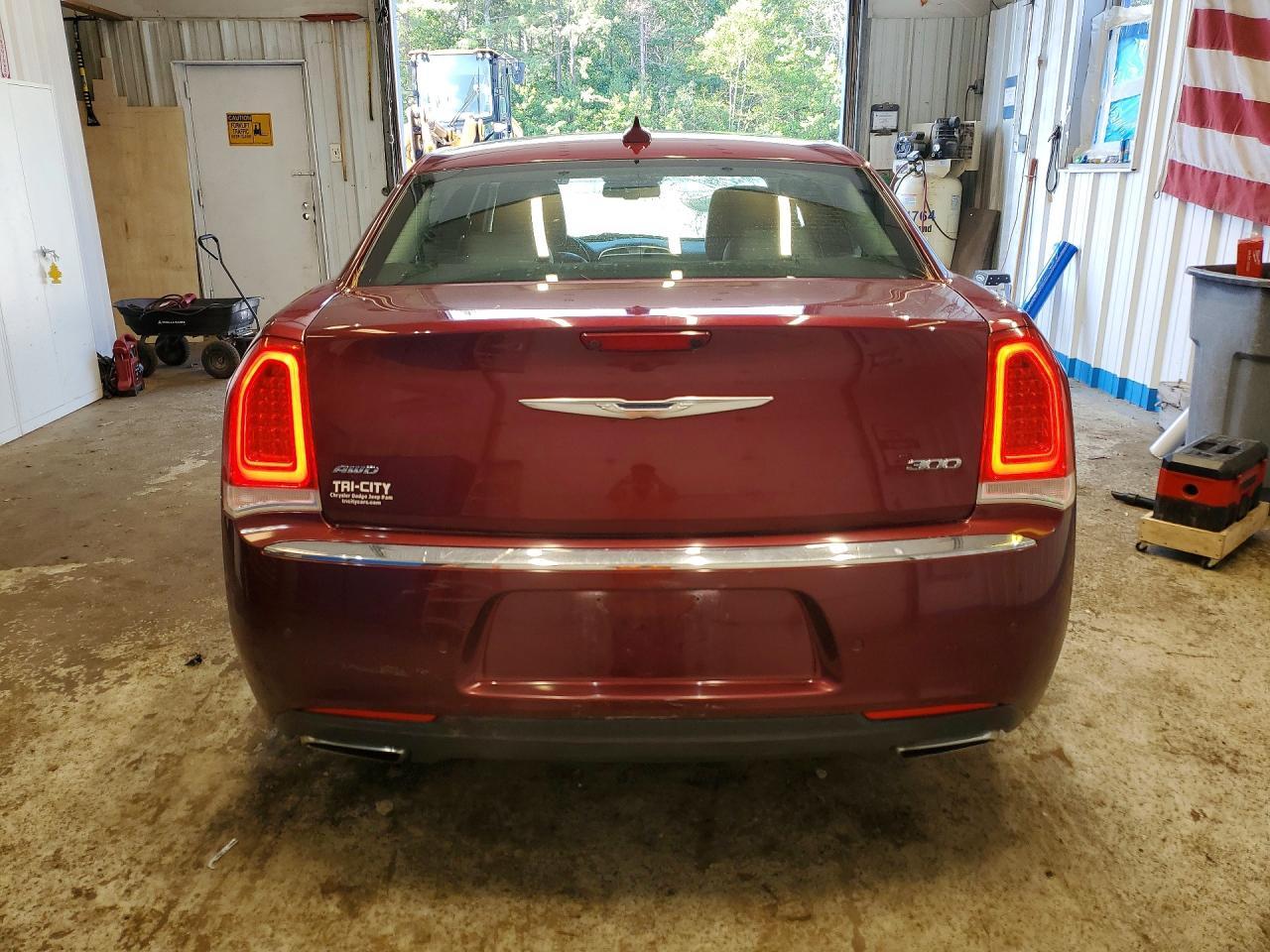 2016 Chrysler 300 Limited - Фото 6