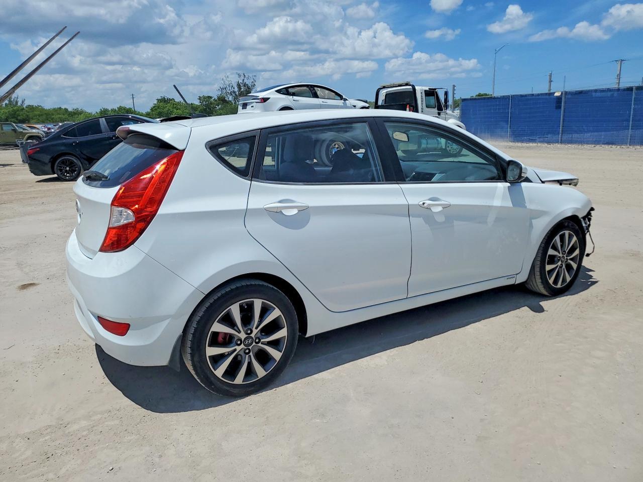 2015 Hyundai Accent Sport - Фото 3
