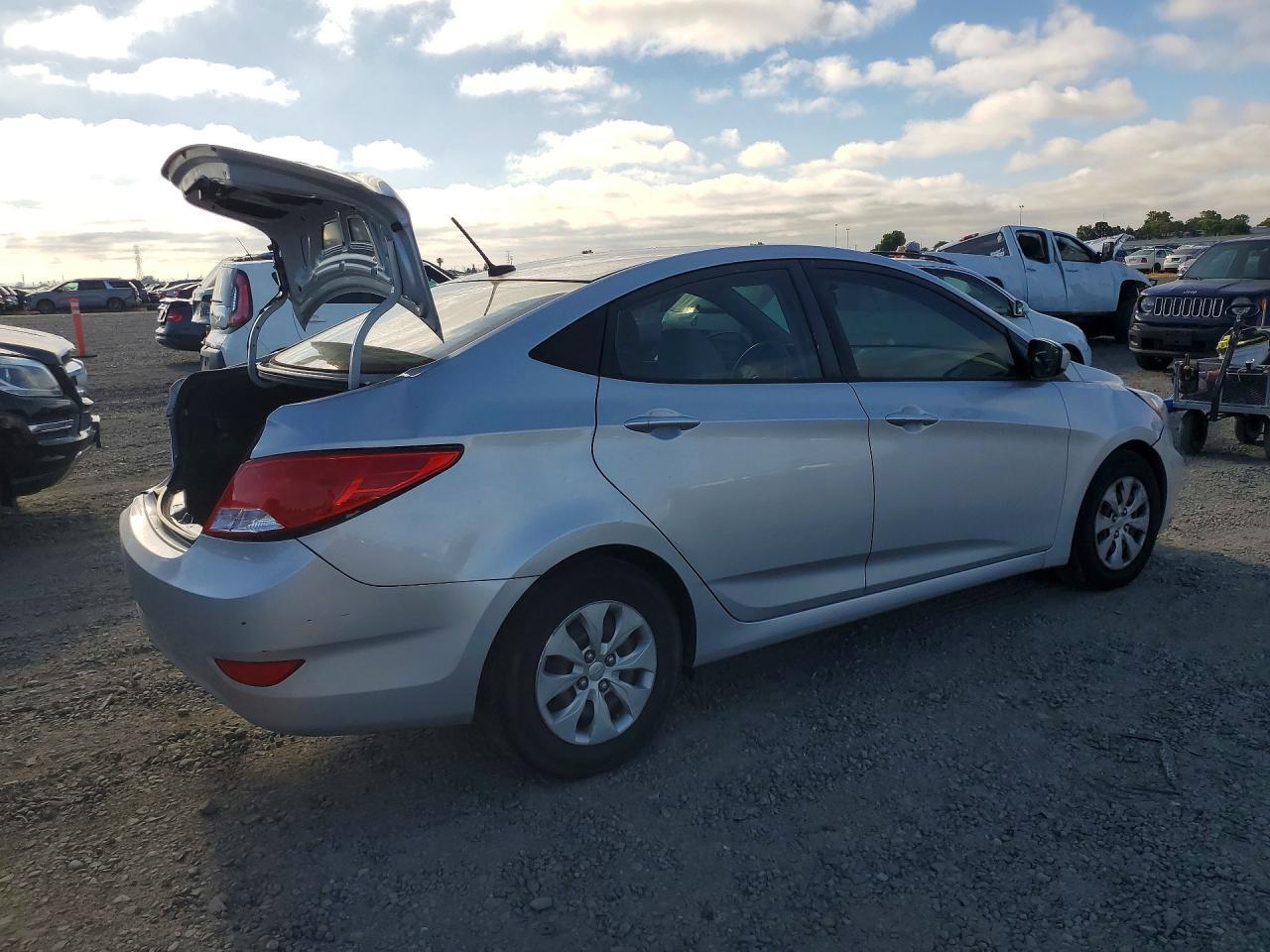 2017 Hyundai Accent Se - Image 3