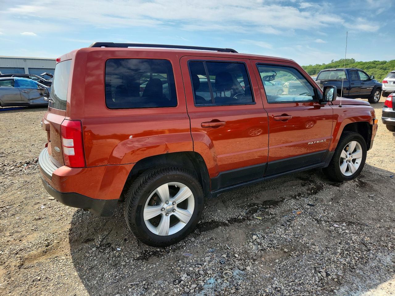 2012 Jeep Patriot Latitude - Фото 3
