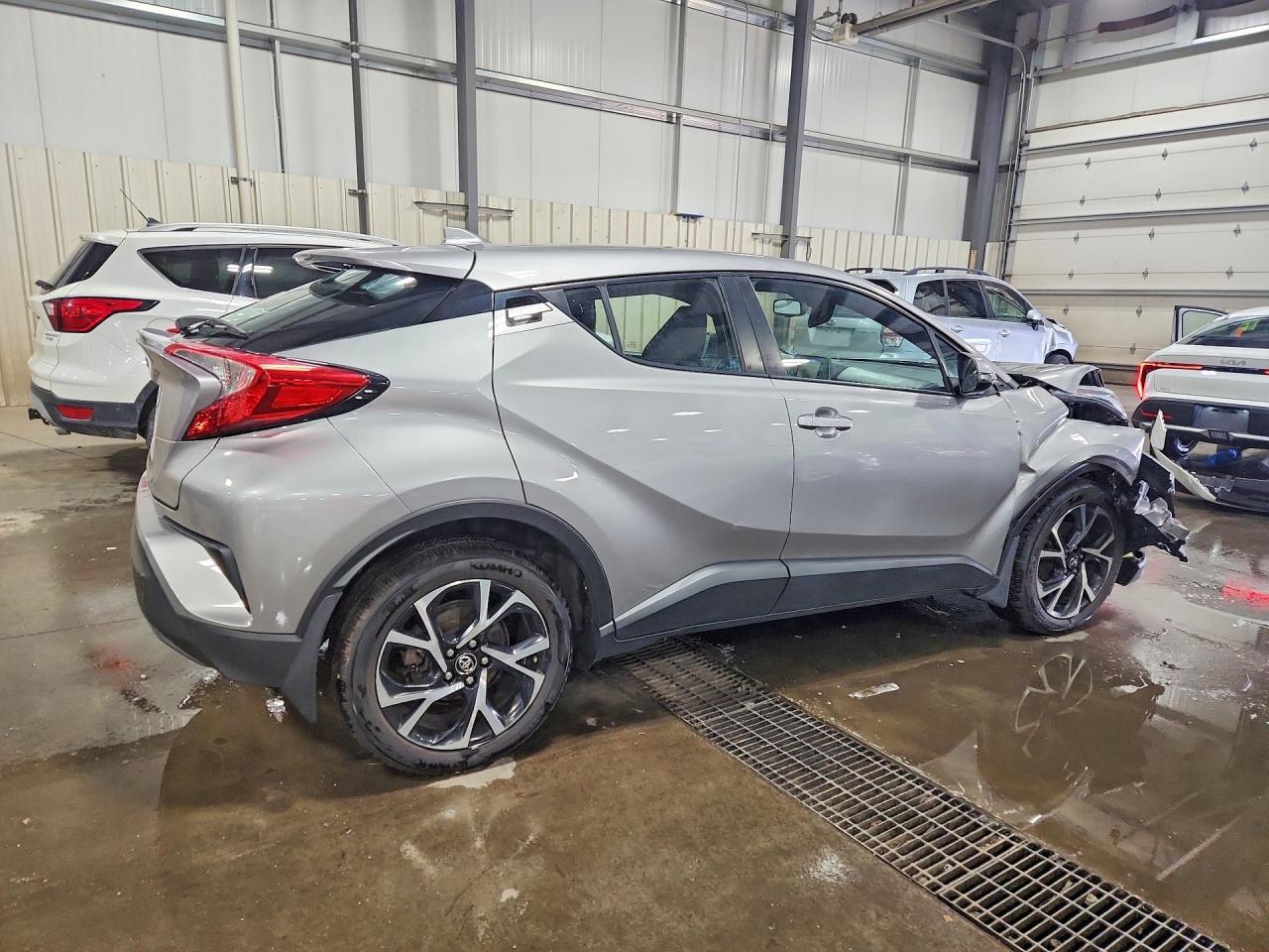 2018 Toyota C-Hr Xle Premium - Image 3