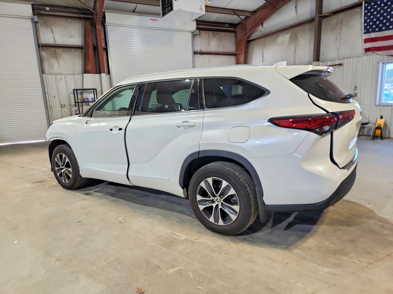 2022 Toyota Highlander Xle - Image 2