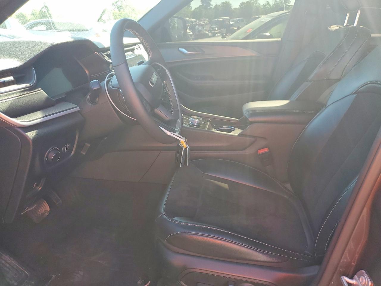 2024 Jeep Grand Cherokee L Laredo - Image 7