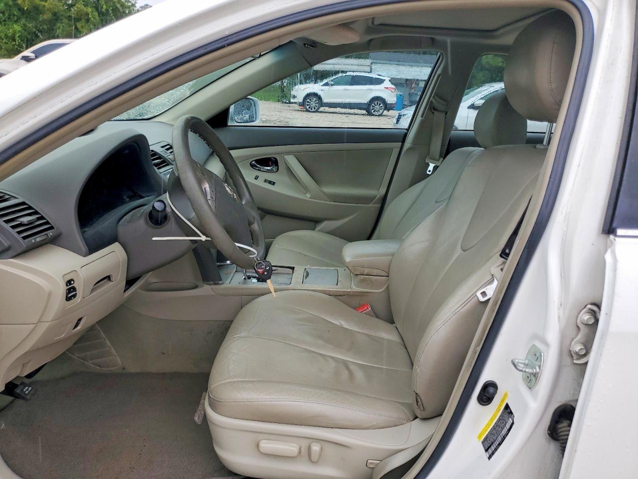 2011 Toyota Camry Le - Фото 7