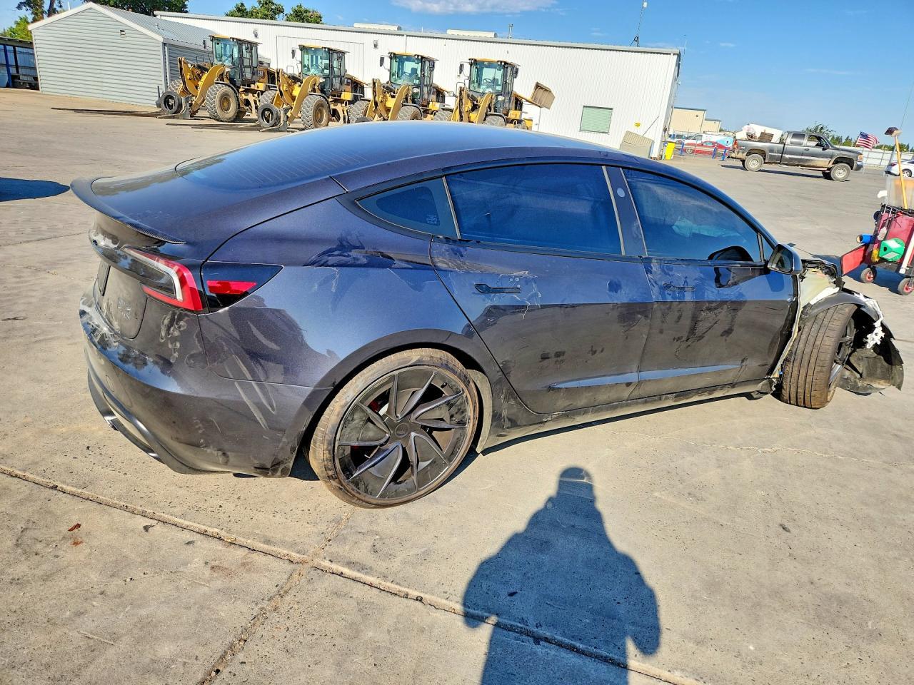 2026 Tesla Model 3 - Фото 3