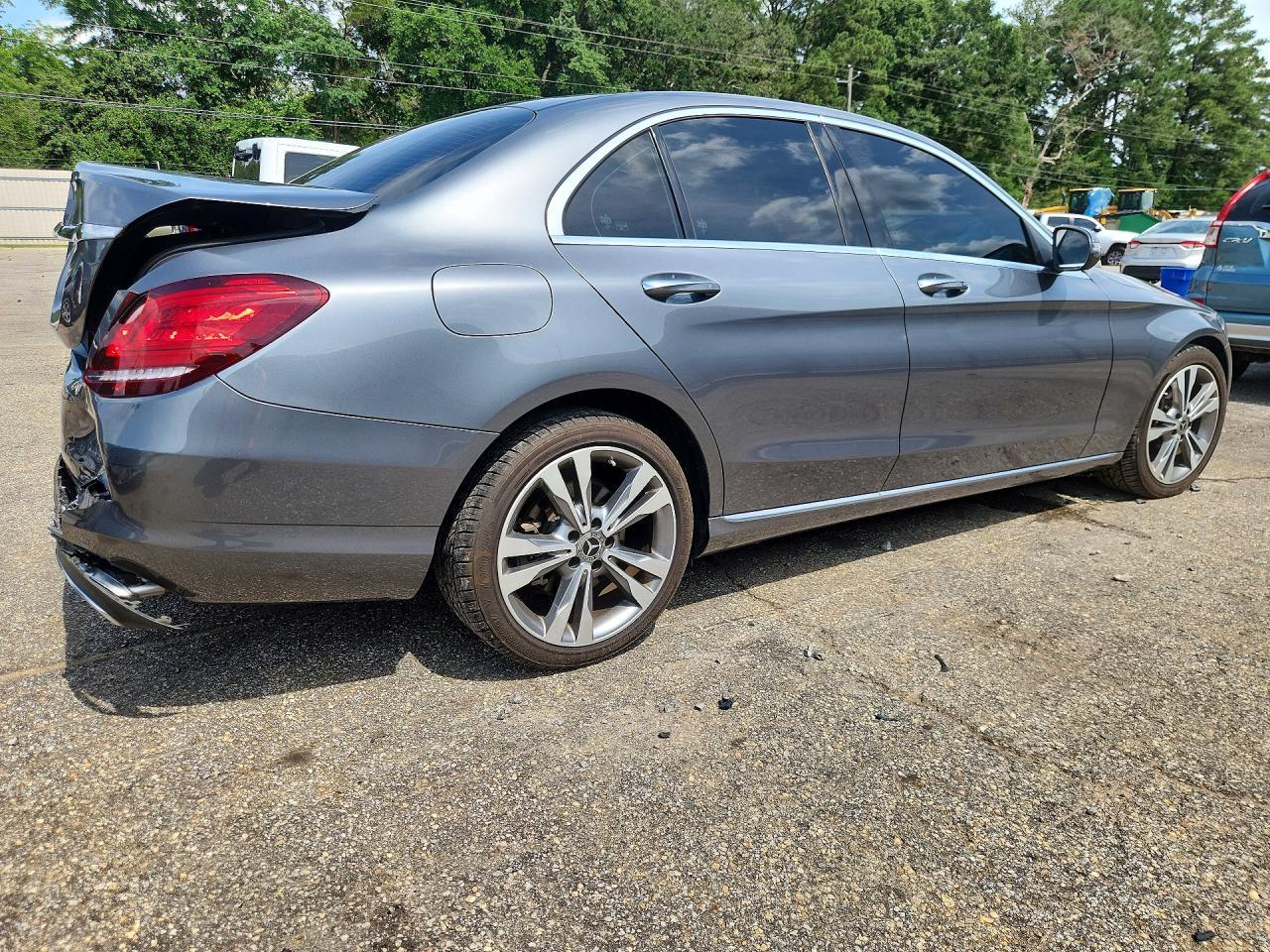 2021 Mercedes-Benz C 300 - Фото 3