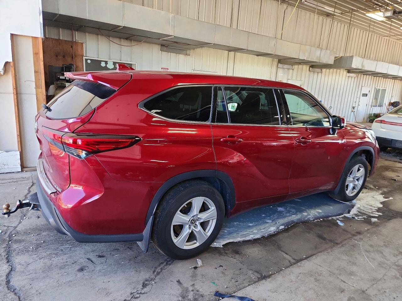 2020 Toyota Highlander Le - Image 3