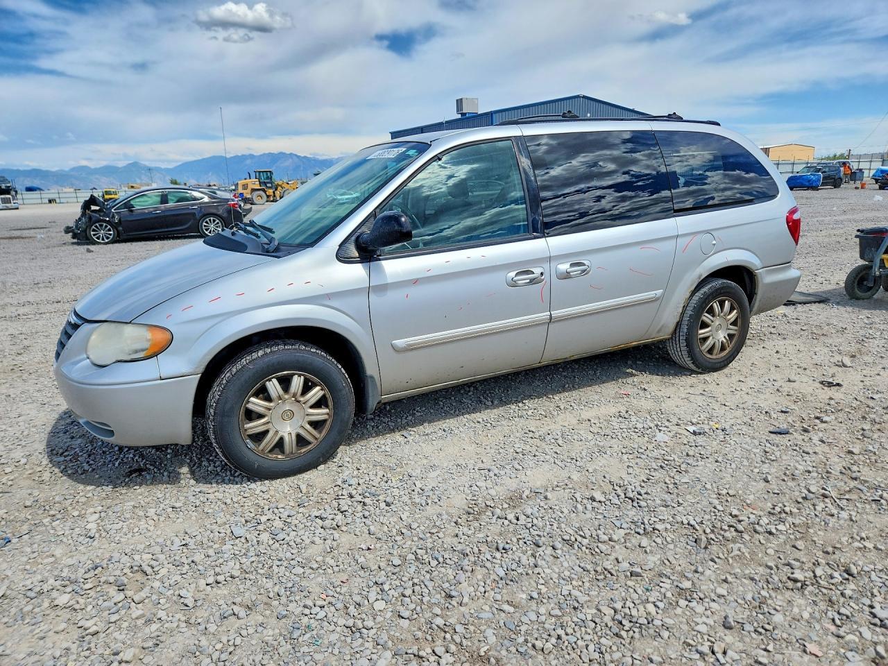 2005 Chrysler Town & Country Touring