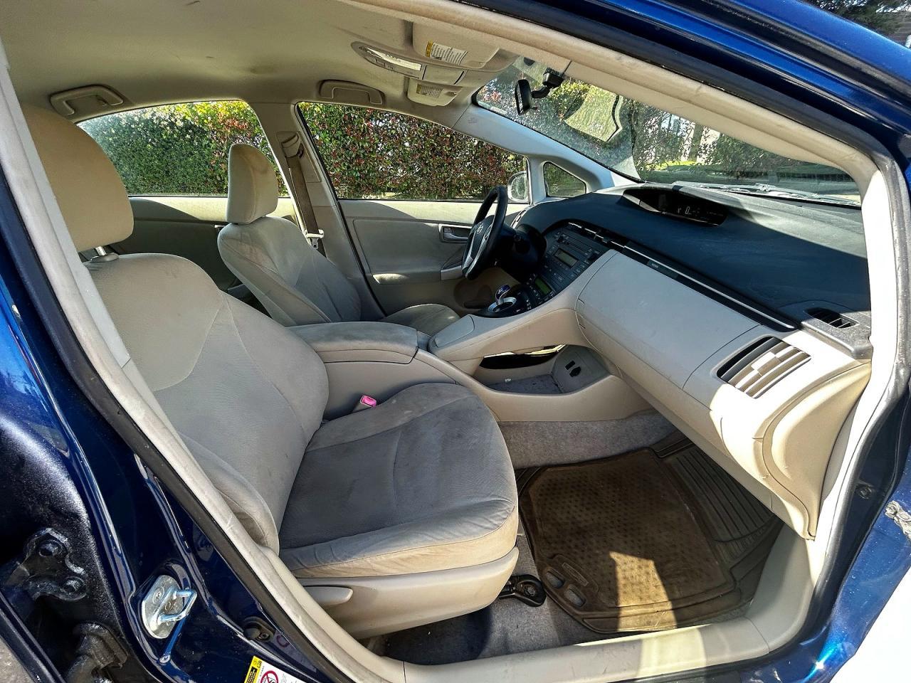 2011 Toyota Prius Two - Image 5
