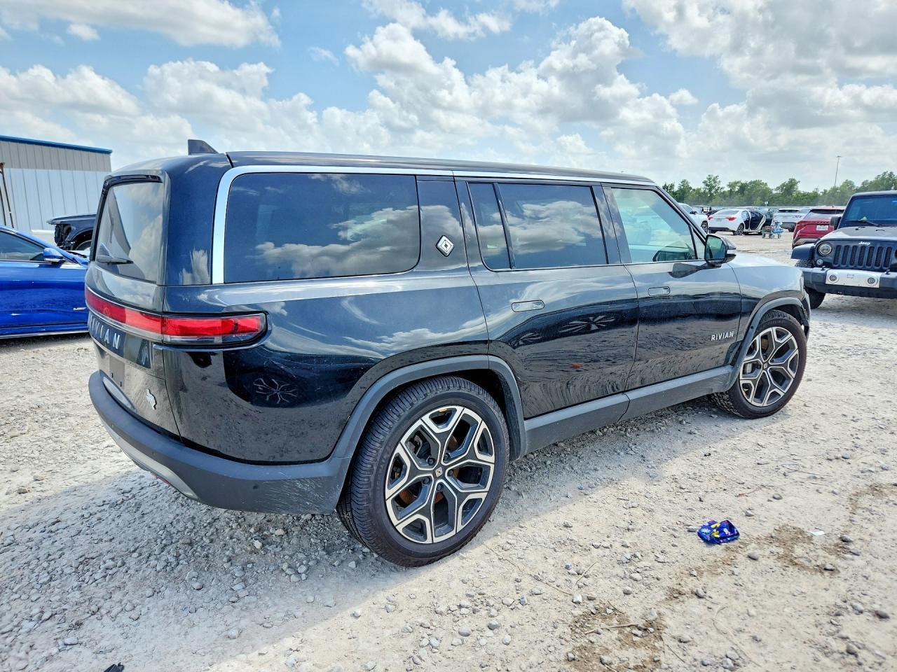 2024 Rivian R1S Adventure - Image 3