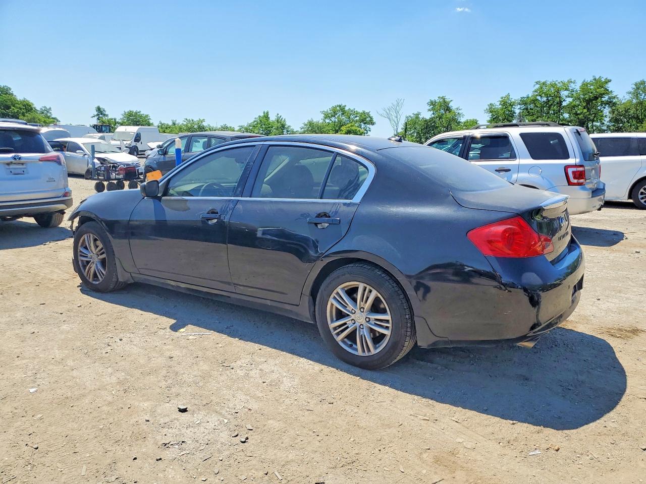 2011 Infiniti G37 Sedan X - Фото 2