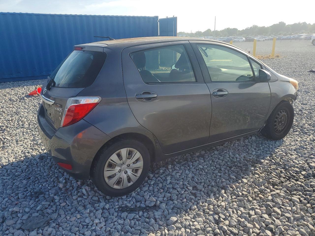 2013 Toyota Yaris 5-Door Le - Image 3