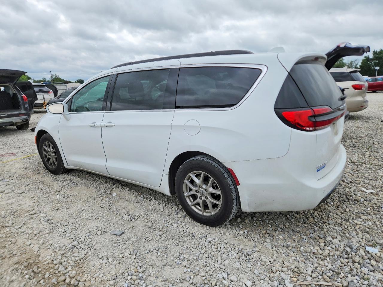 2022 Chrysler Pacifica Touring L - Фото 2