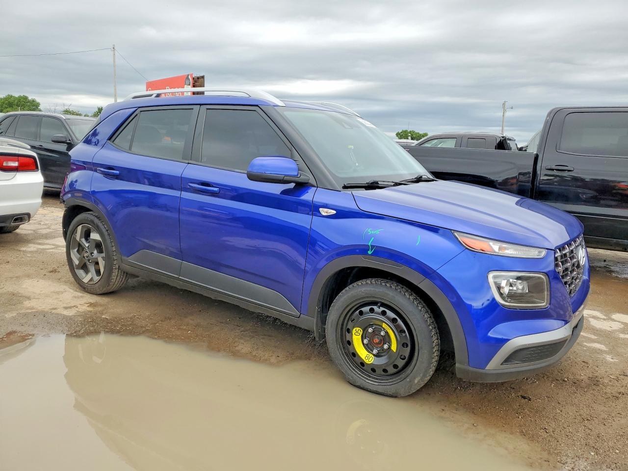 2022 Hyundai Venue Limited - Image 4