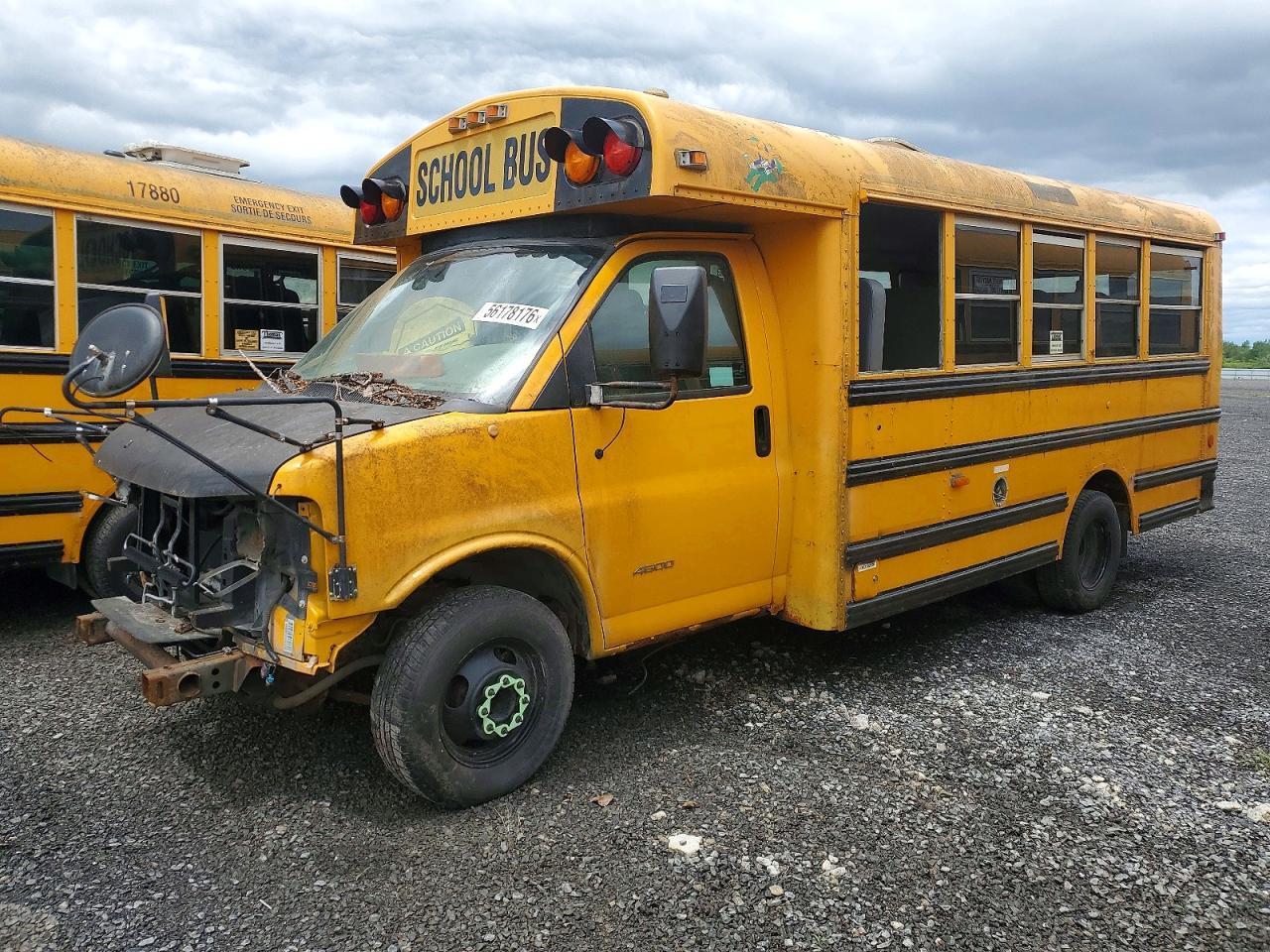 2010 Chevrolet Express Cu - School Bus - Фото 2