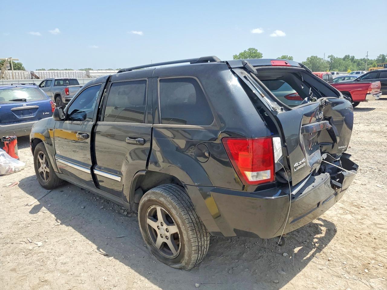 2006 Jeep Grand Cherokee Laredo - Image 2