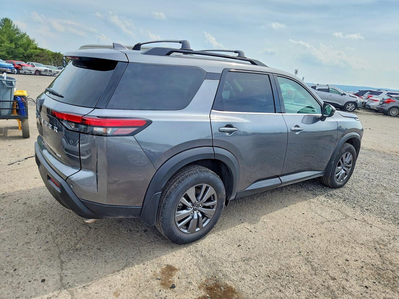 2025 Nissan Pathfinder Sv - Image 3