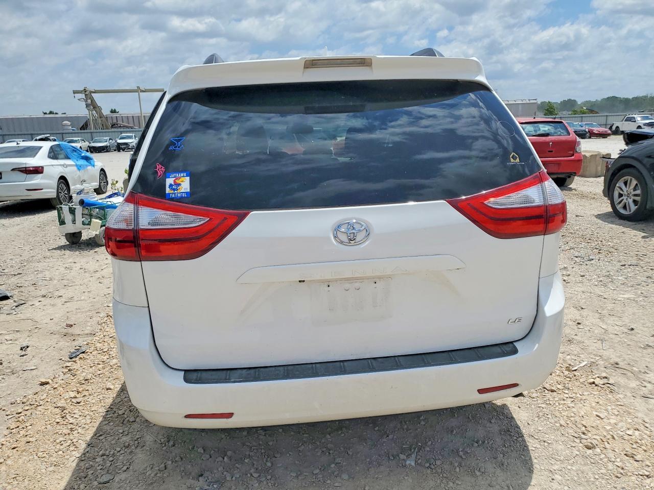 2019 Toyota Sienna Le - Фото 6