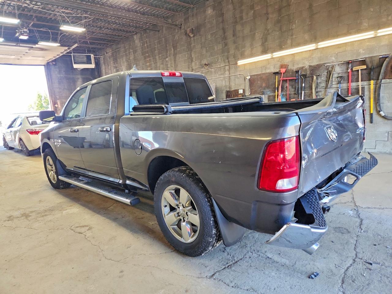 2019 Ram 1500 Classic Slt - Image 2