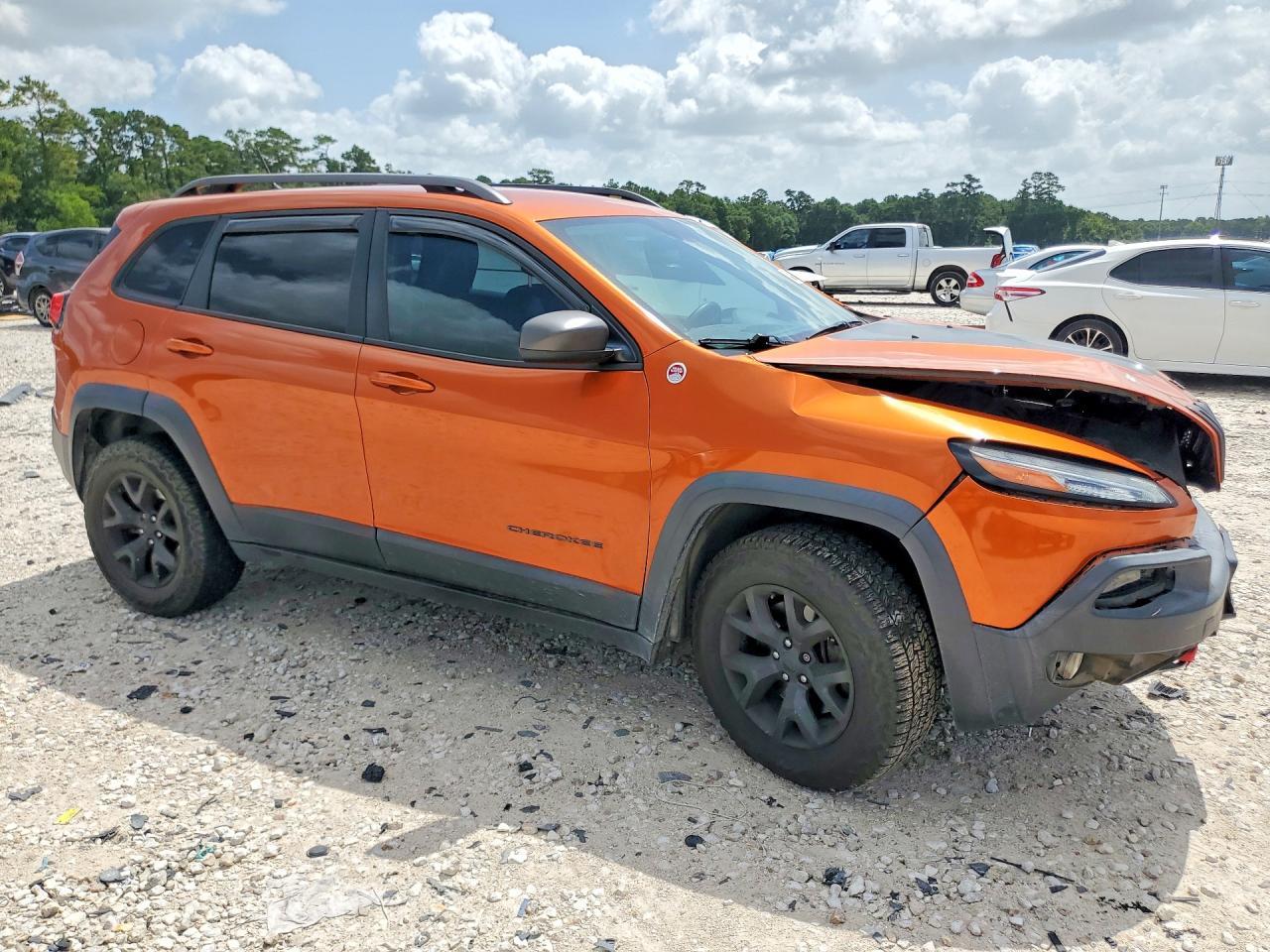 2015 Jeep Cherokee Trailhawk - Image 4