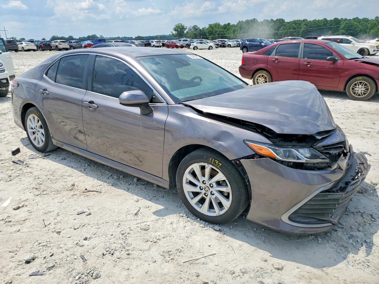 2022 Toyota Camry Le - Фото 4