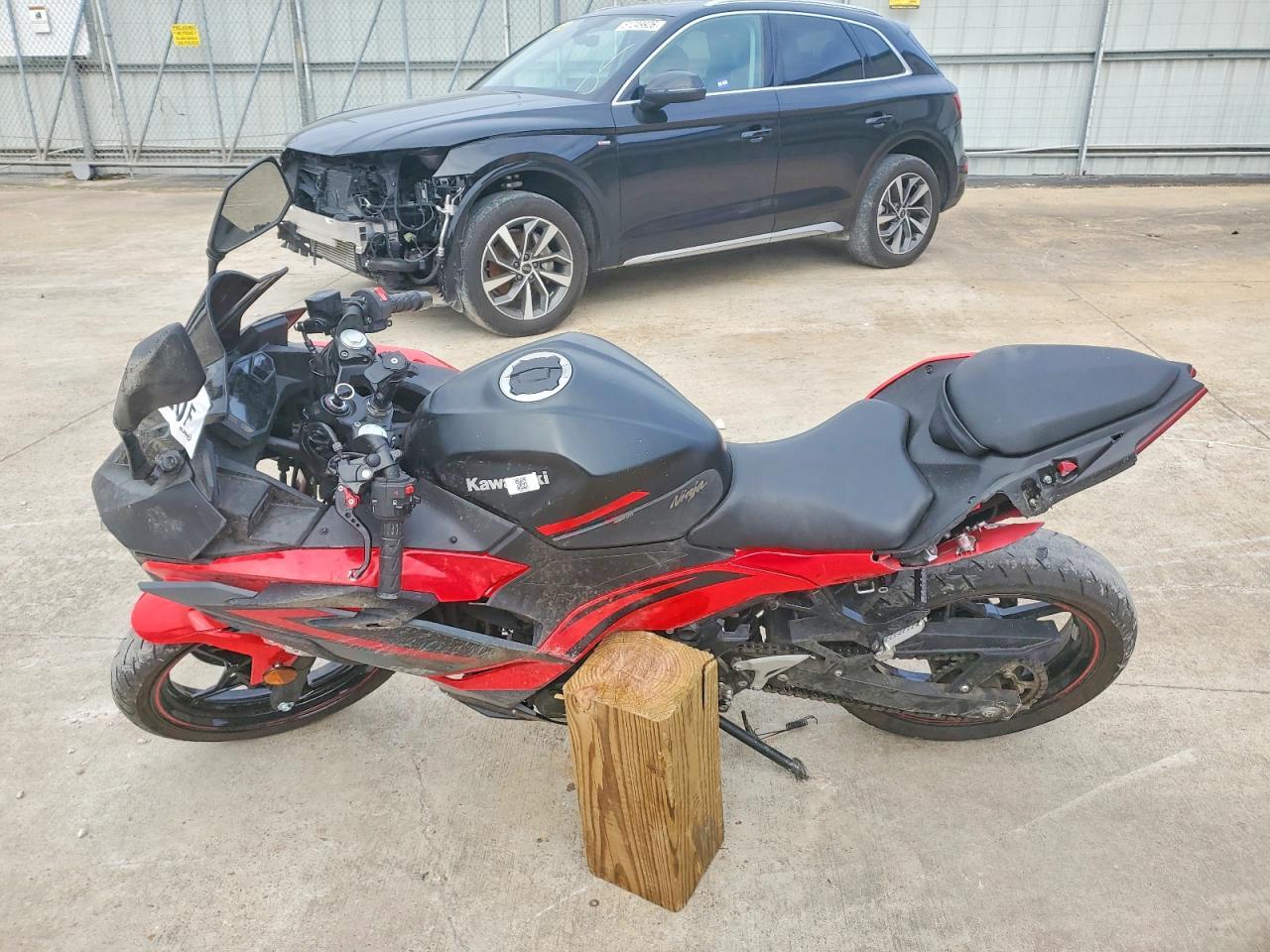 2025 Kawasaki Ex500 - Image 3