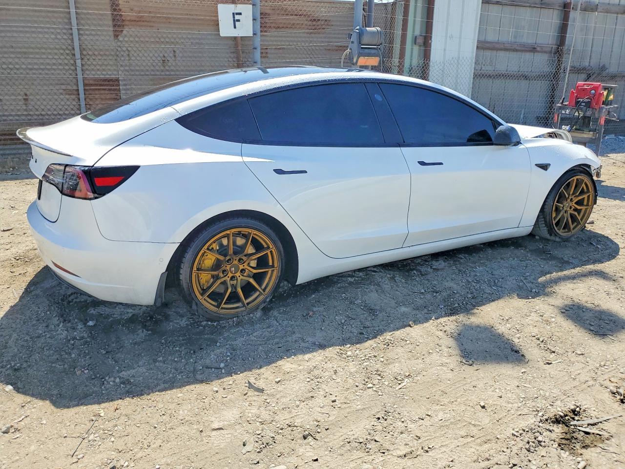 2022 Tesla Model 3 - Фото 3