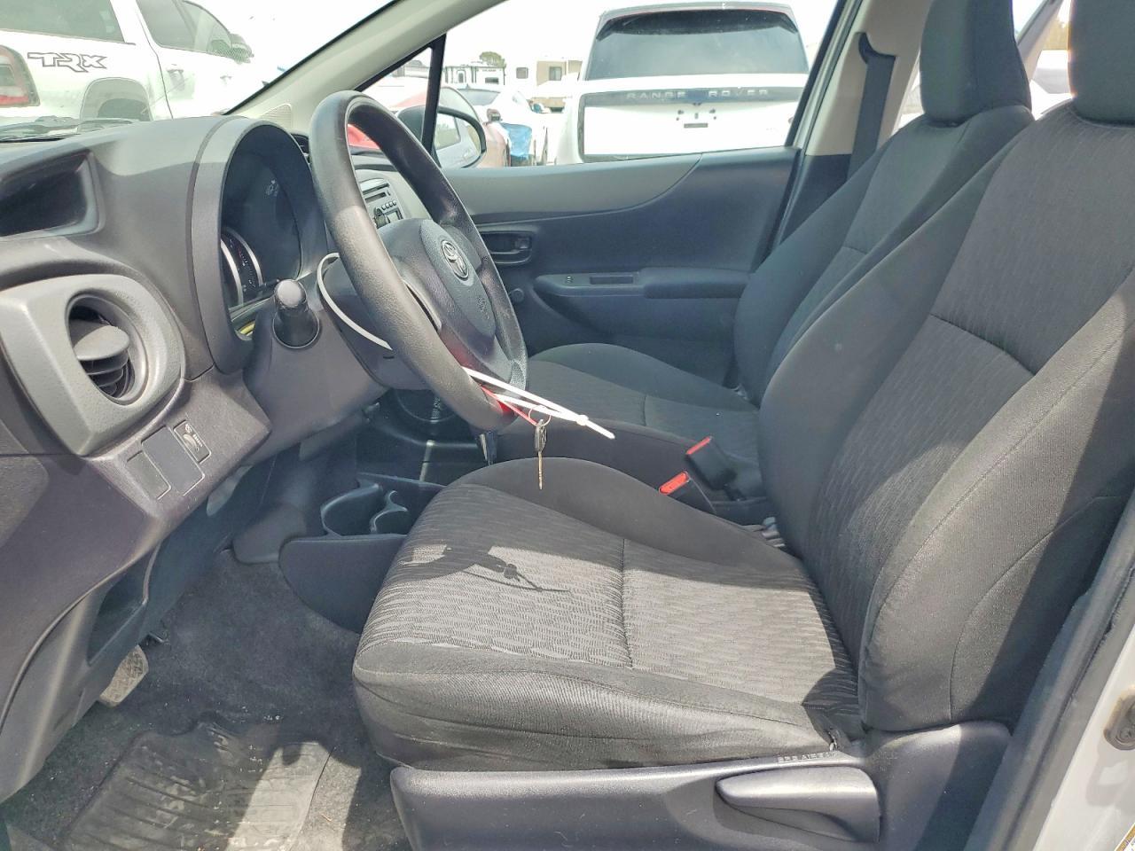 2014 Toyota Yaris 5-Door L Fleet - Image 7