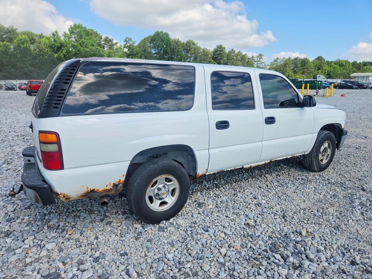 2001 Chevrolet Suburban C1500 - Image 3