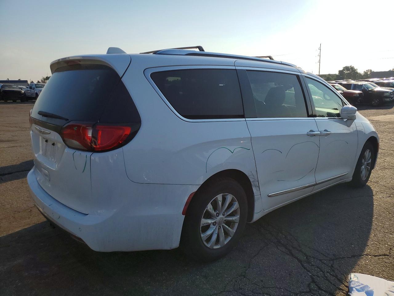 2019 Chrysler Pacifica Touring L - Фото 3