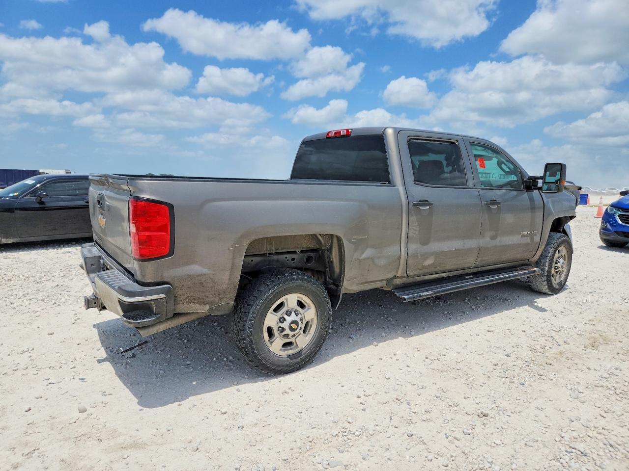 2017 Chevrolet Silverado C2500 Heavy Duty - Фото 3