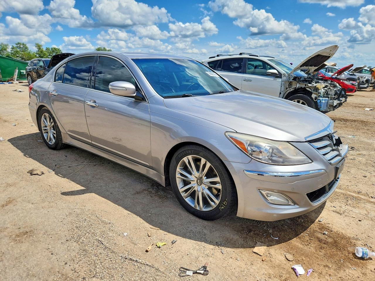 2012 Hyundai Genesis 3.8L - Фото 4