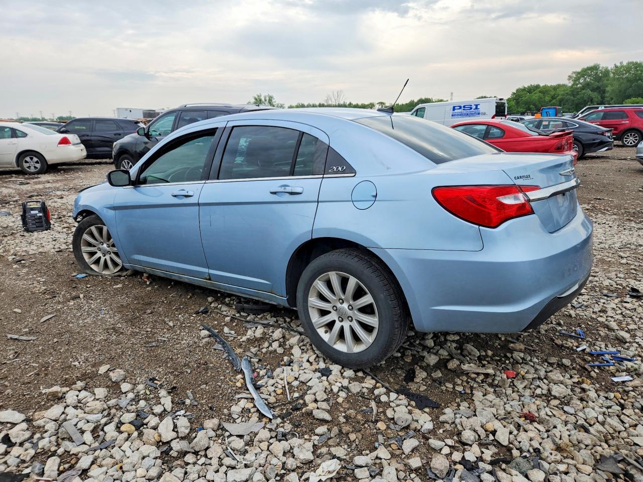 2012 Chrysler 200 Touring - Фото 2