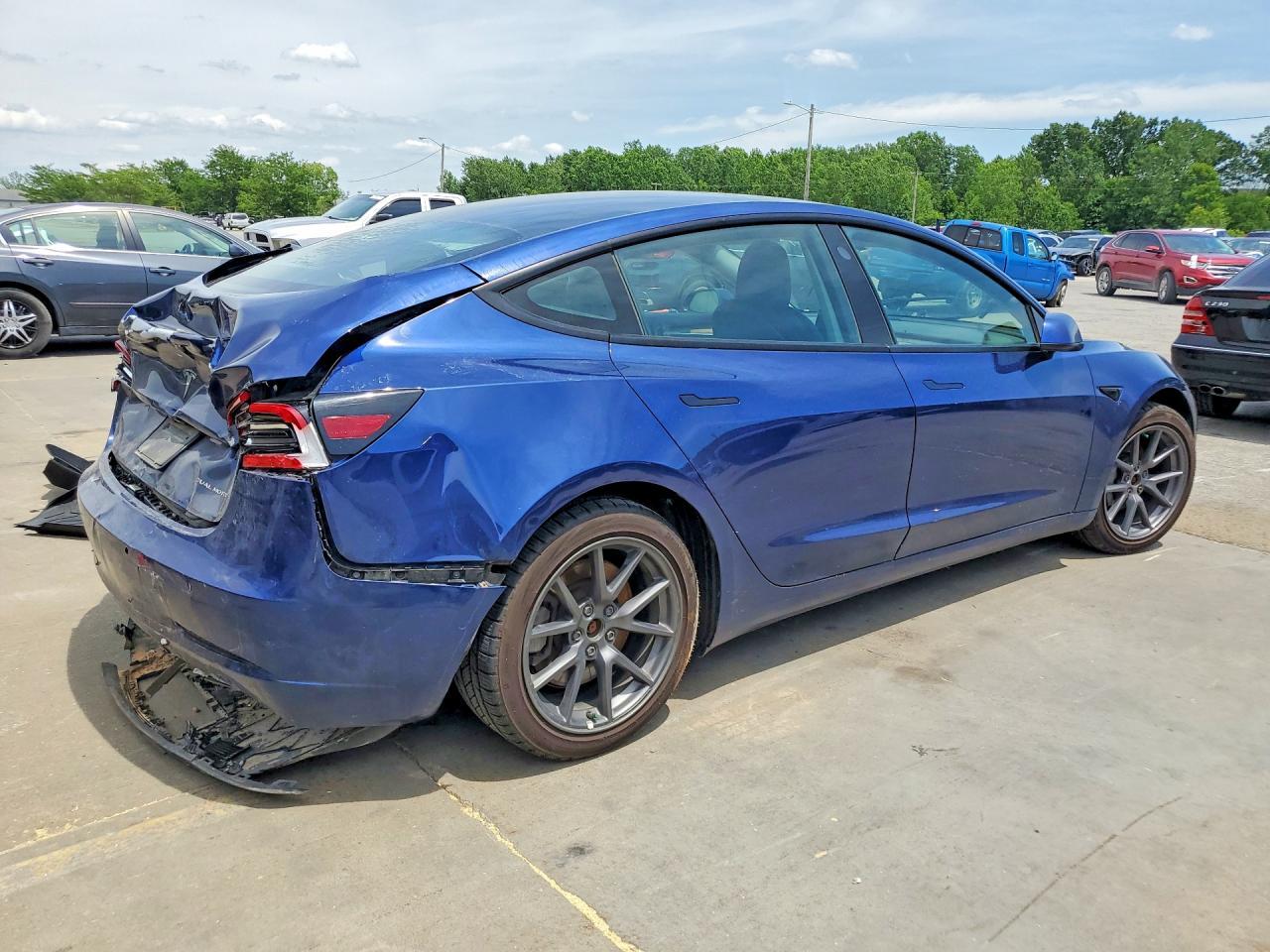 2022 Tesla 3 - Фото 3