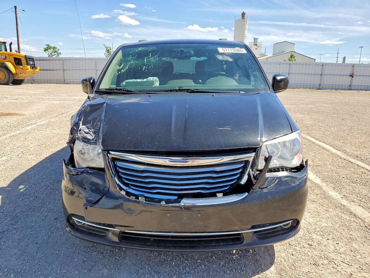 2015 Chrysler Town & Country Touring - Image 5
